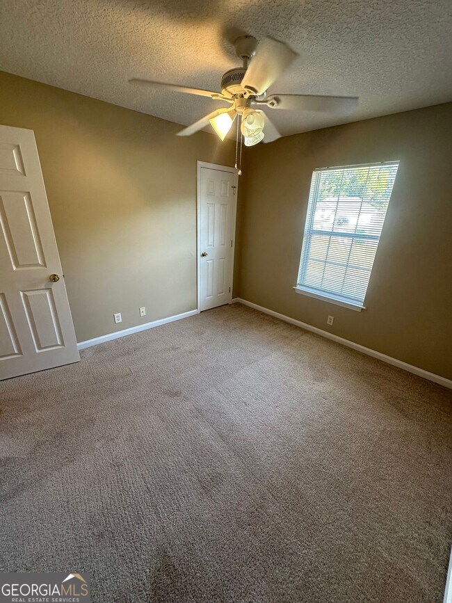 Building Photo - 119 Lake Wisteria Ct