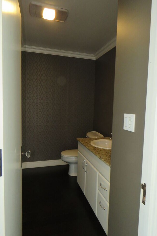 Building Photo - 2 bedroom at the BEACON