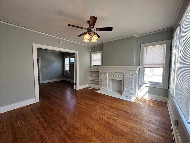 Building Photo - 3019 N Robinson Ave