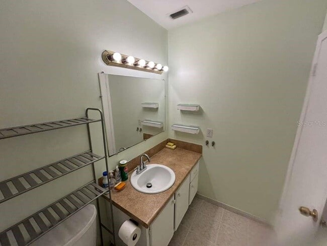 Building Photo - 660 62nd Ave N