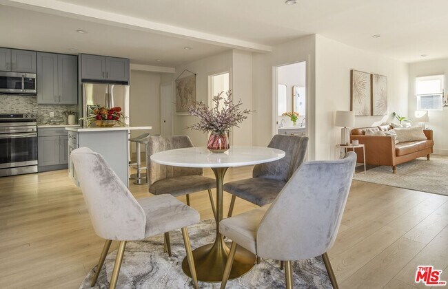 Building Photo - 4616 Rosewood Ave