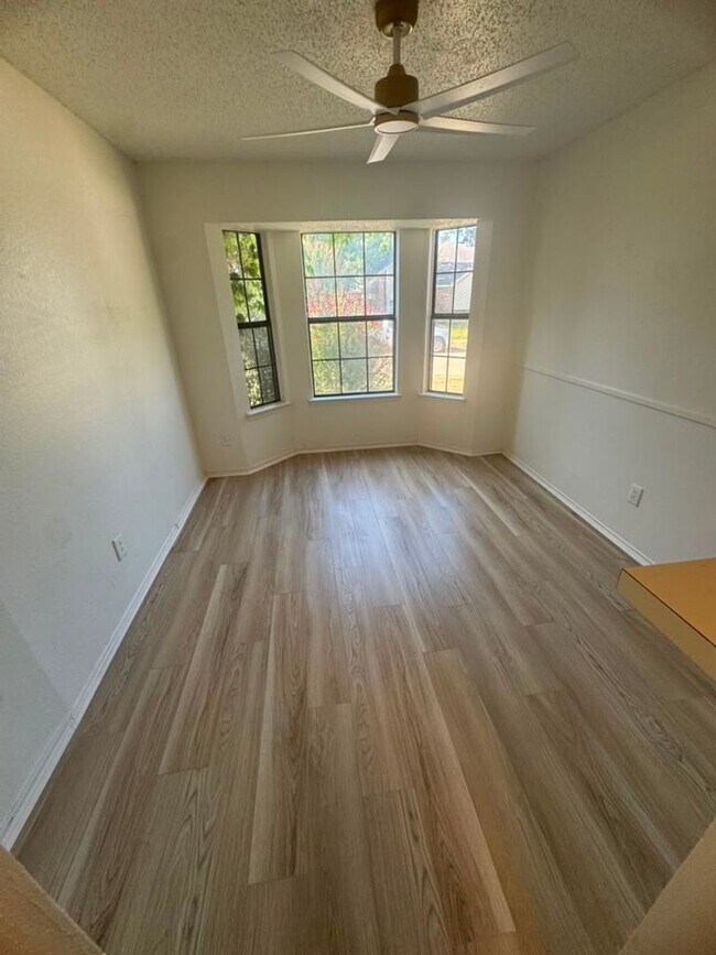 Building Photo - 1715 Windmill Ln