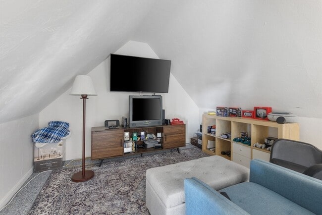 Building Photo - 85 Bedford St