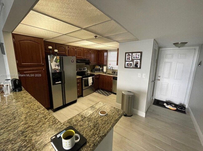 Building Photo - 3300 W Rolling Hills Cir