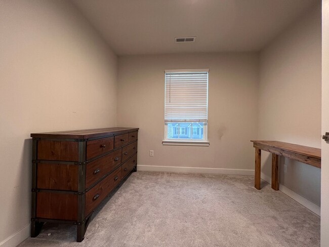 Building Photo - 217 Stonehurst Dr