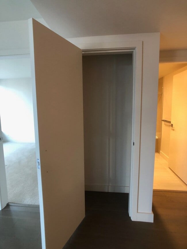 Building Photo - Insignia View - 2 Bedroom / 1.75 Bath w/ O...