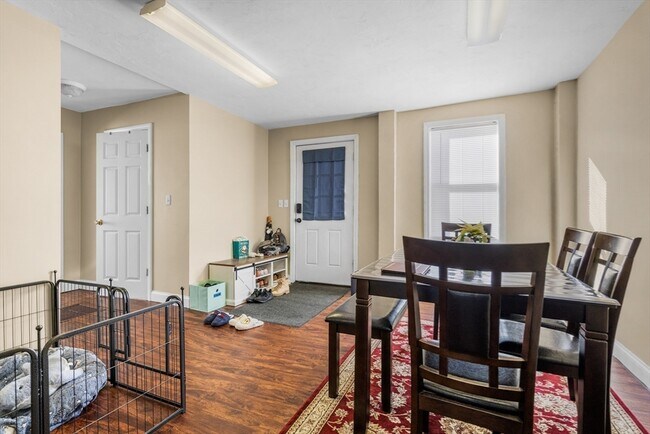 Building Photo - 148 N Franklin St