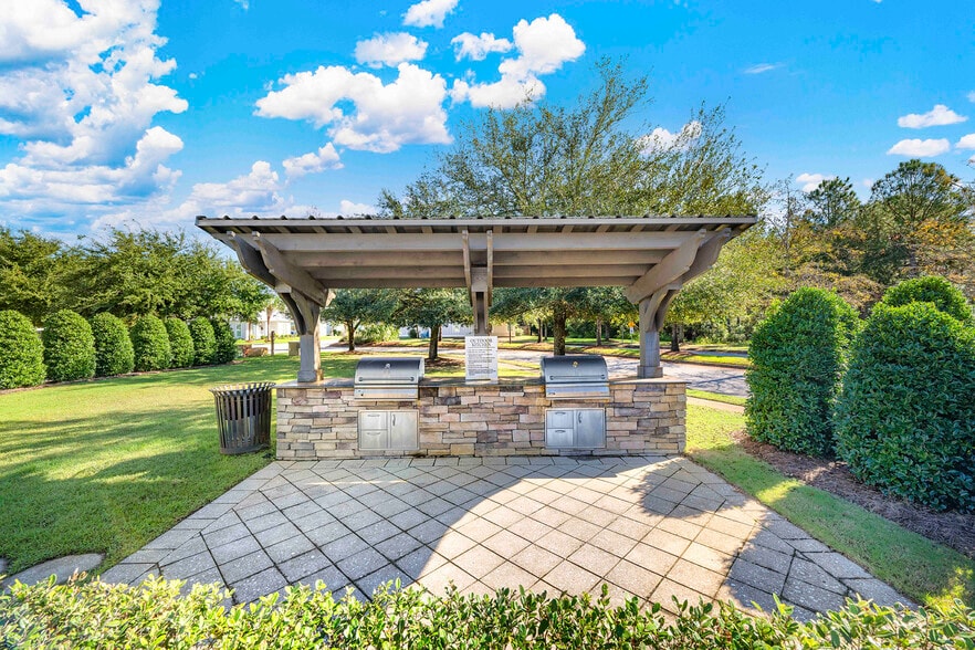 Building Photo - MAA Cypress Village