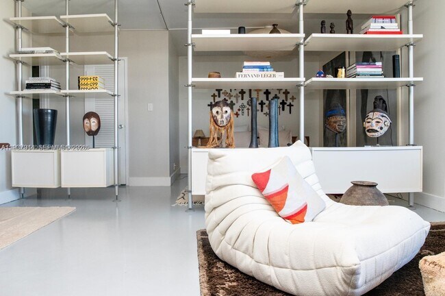 Building Photo - 1000 West Ave