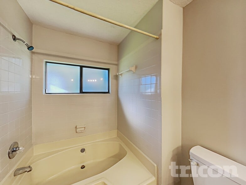 Building Photo - 4750 Deerfoot Ct