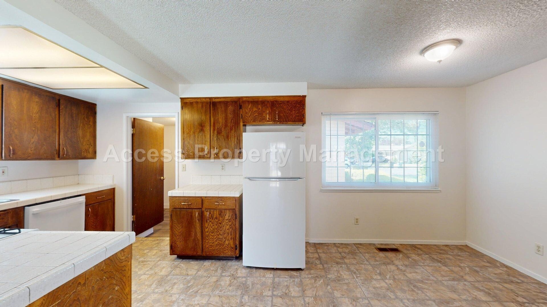 Building Photo - 1441 Montclair Dr
