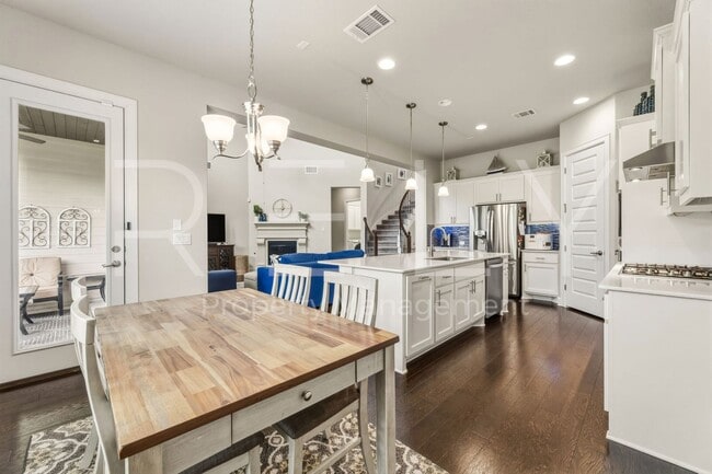 Building Photo - 240 Cross Timbers Dr