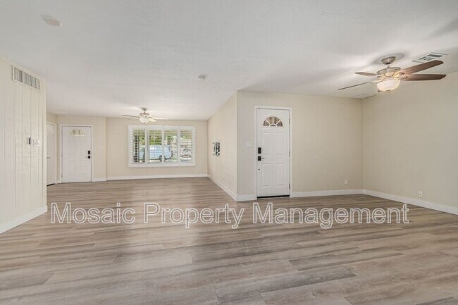 Building Photo - 104 E La Jolla Dr