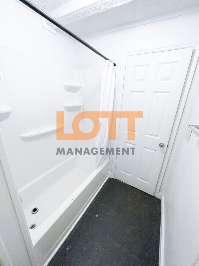 Building Photo - 1 Monroe St