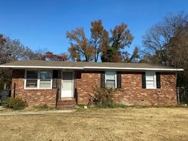 Building Photo - 3001 Lonsdale Dr