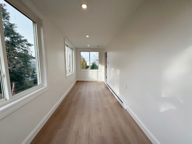 Building Photo - 71 W Eagle St