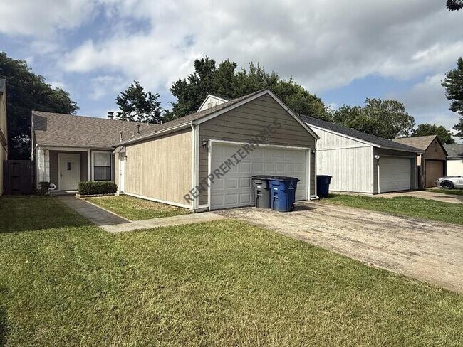 Building Photo - 1533 E 67th Pl