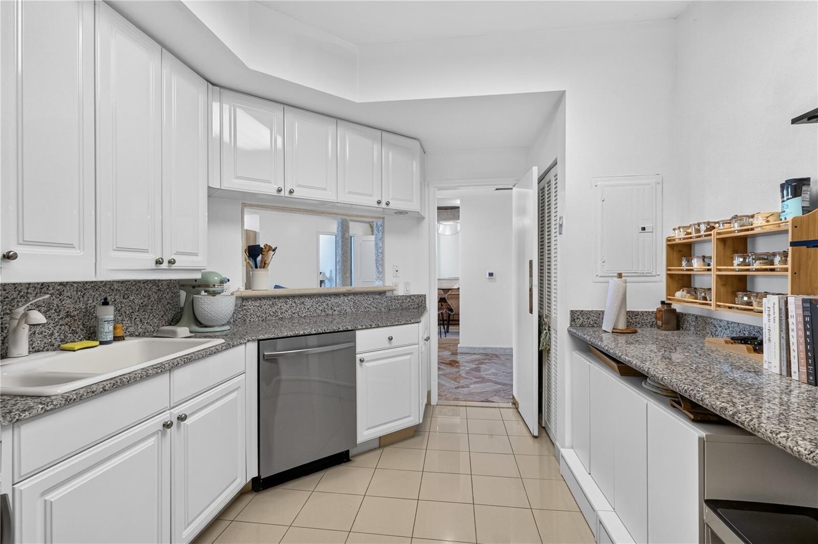 Building Photo - 888 Brickell Key Dr