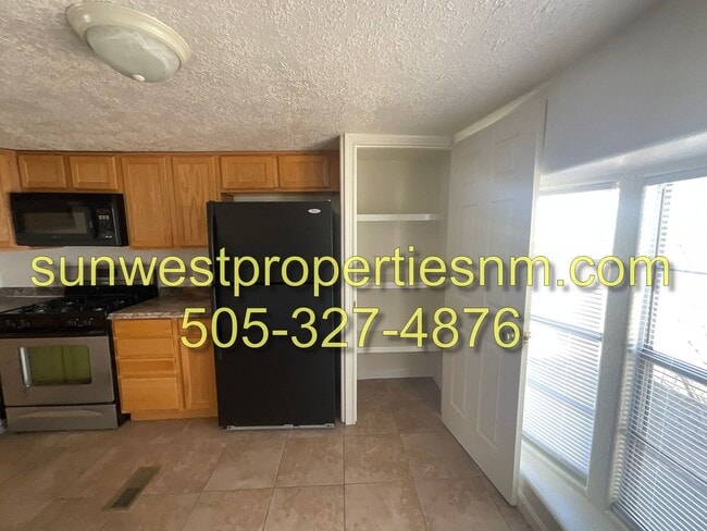 Building Photo - 2 Bed, 1 Bath Home in Bloomfield