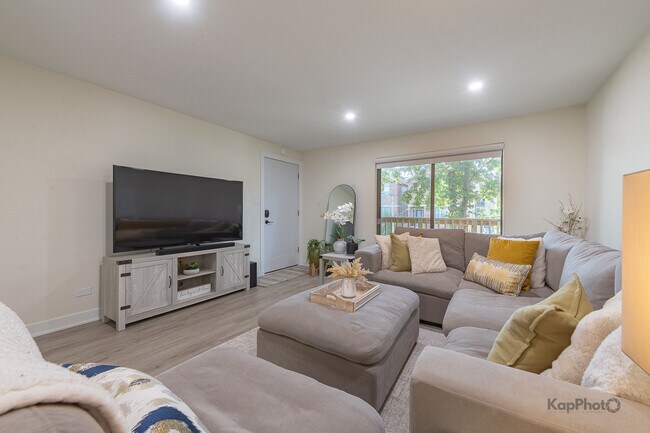 Building Photo - 6612 W 64th Pl