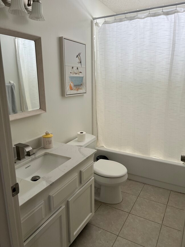 Building Photo - 11097 Barbizon Cir E