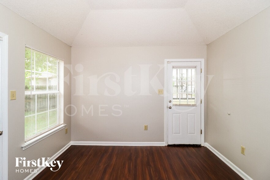 Building Photo - 1209 Breezy Gate Dr