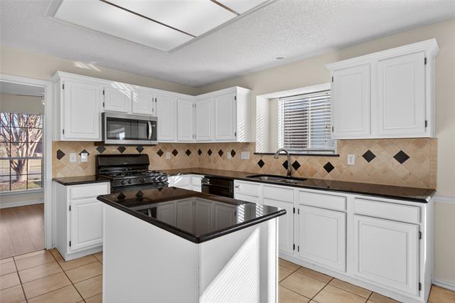 Building Photo - 1302 Silver Maple Dr