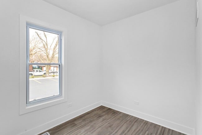Building Photo - 1407 S 59th Ct