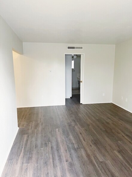 Living Room - 2512 Drake St