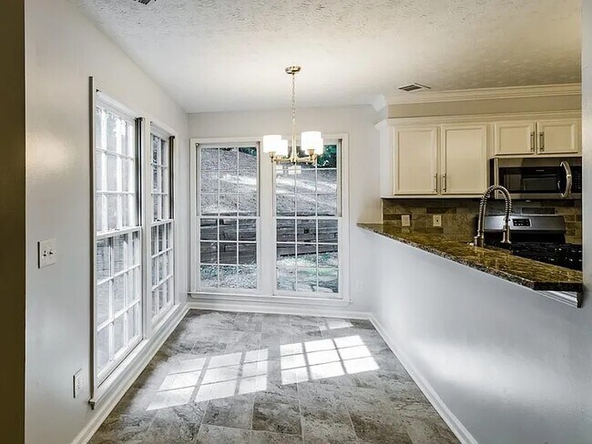 Building Photo - 4947 Clubgreen Summit