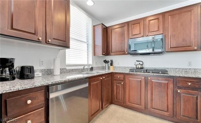 Building Photo - 47 E Agate Ave