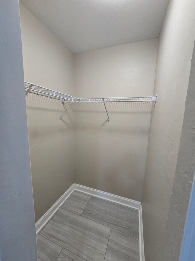 Building Photo - 3 Bedroom W/ Den + Office Space + 2 Car Garage and Fenced in Yard - Annual Rental