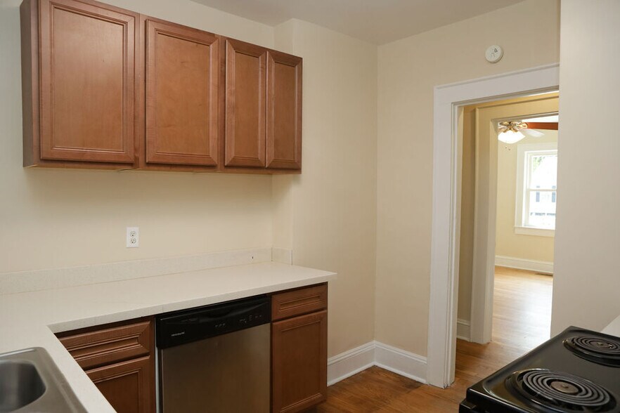 Building Photo - 603 Mayflower Dr