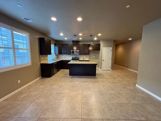 Building Photo - SE Visalia home coming soon!