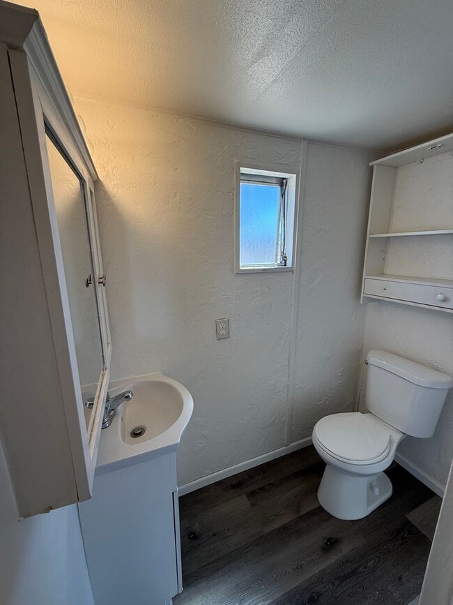 Building Photo - 3 Bedroom 2 Bathroom Mobile Home