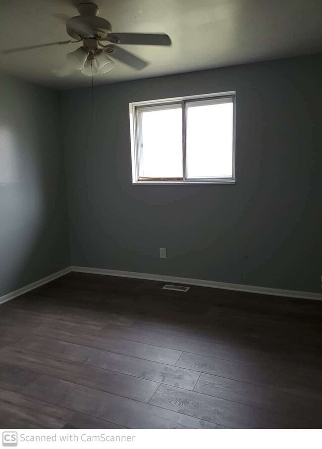 Building Photo - Beautiful, spacious 3 bed 2 bath home in E...