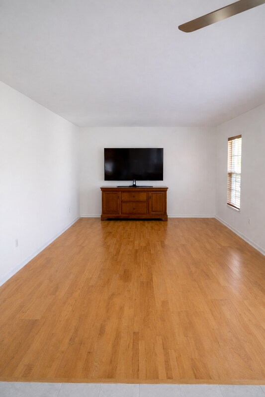 Building Photo - 9315 Brandon St