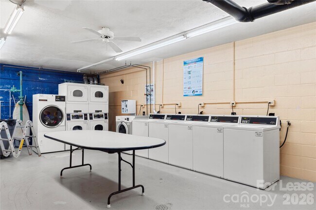 Building Photo - 1300 Queens Rd