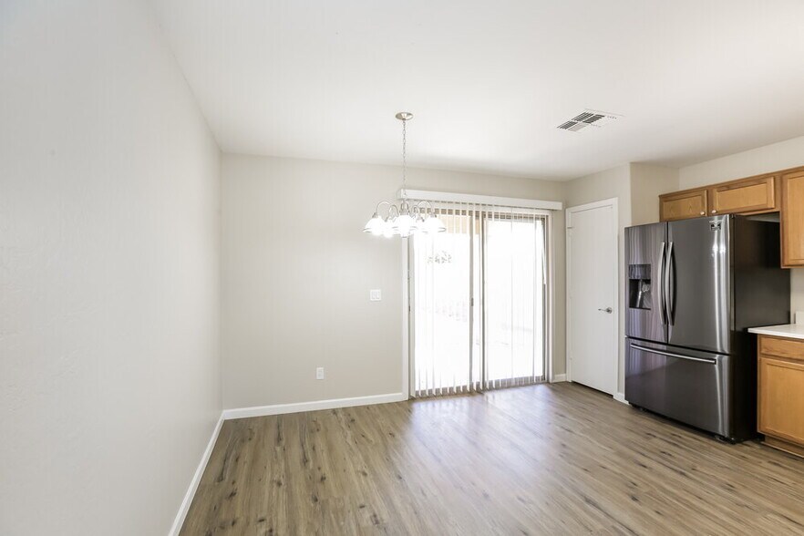 Building Photo - 10528 E Calypso Ave
