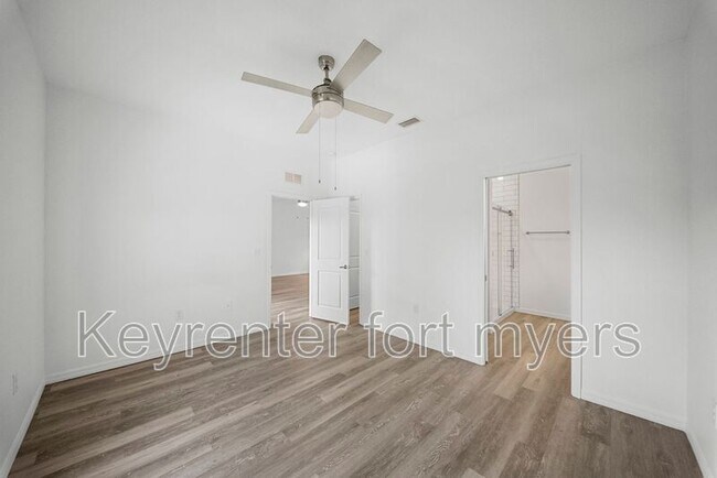 Building Photo - 26483 Sandhill Blvd