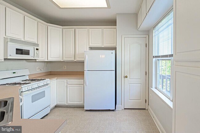 Building Photo - 107 Colville Dr