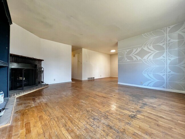 Building Photo - Ranch-Style 3 Bed, 1.5 Bath Home Near Avery Park in Fort Collins