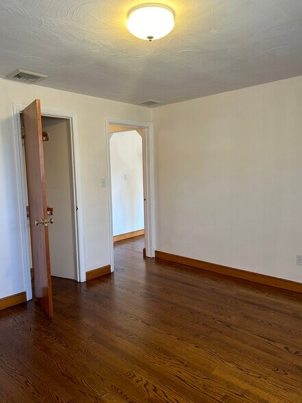 Bedroom with his/her closet - 197 Carter Ln