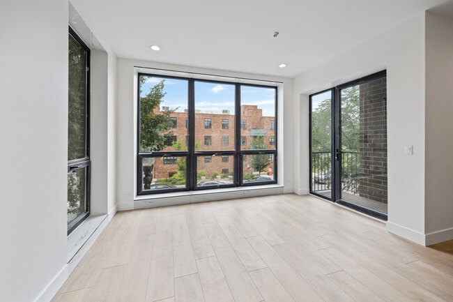 Building Photo - 1313 W Taylor St