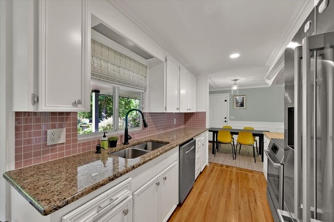 Building Photo - 7/1 Kent East Hill 4 bedroom rambler with ...