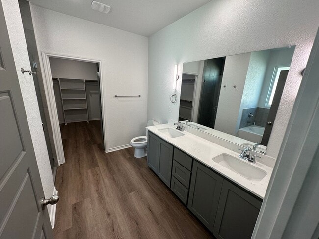 Building Photo - AVAILABLE NOW!