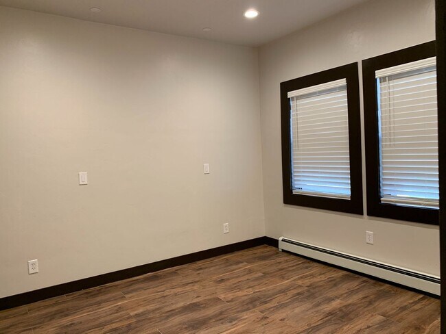 Building Photo - Newly Remodeled One Bedroom in The Avenues...