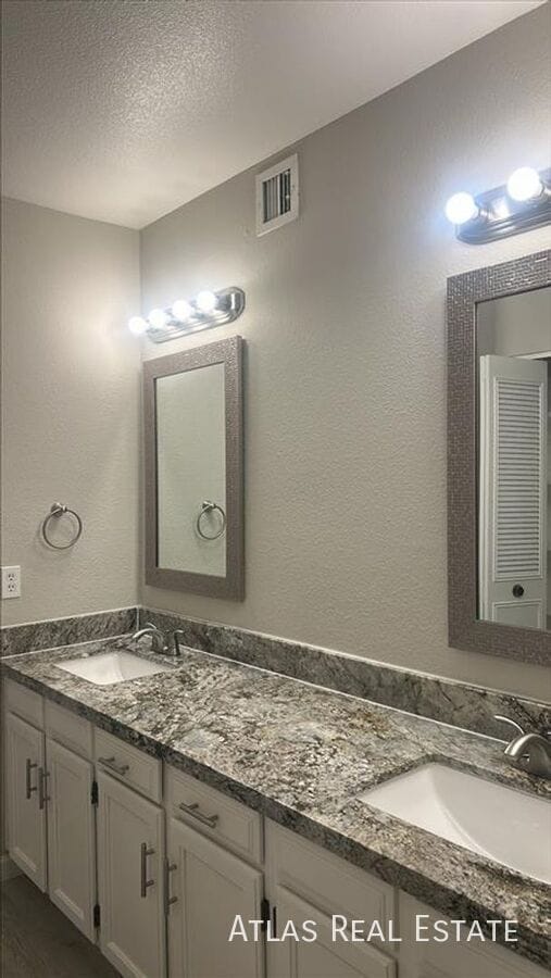 Building Photo - 4546 W Continental Dr