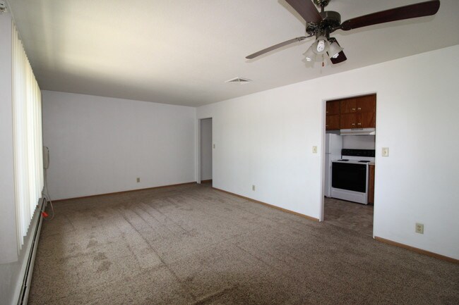 Building Photo - Picasso Square III