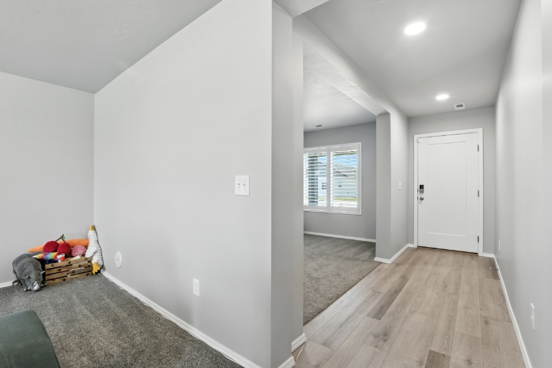 Building Photo - 1855 SW Besra Dr